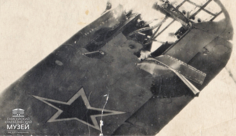 Результать-попадания-в-крыло-Пе-2-зенитного-снаряда.-Фото-16-ноября-1944-г.